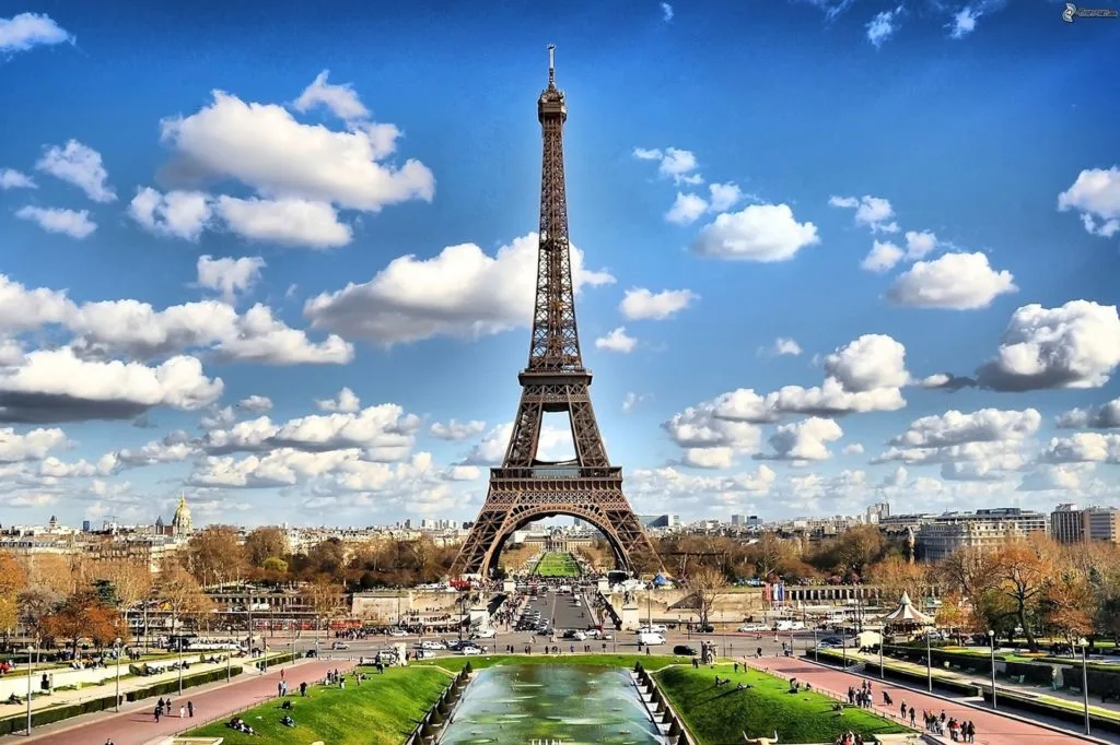 Paris tours Eiffel